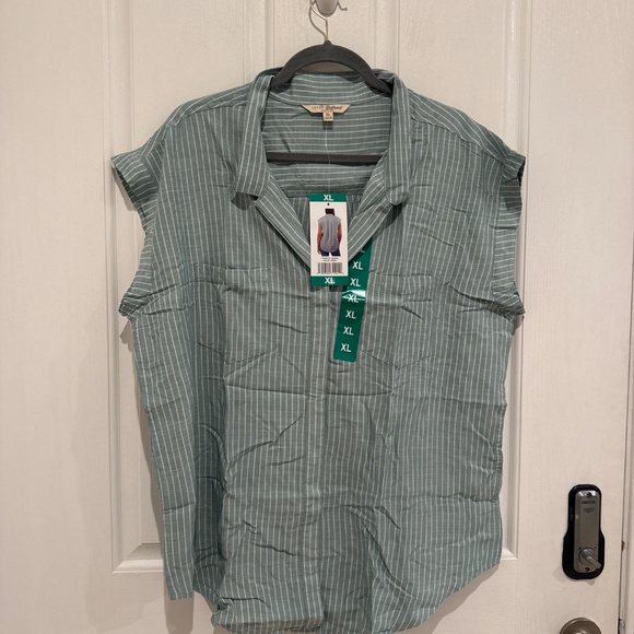 JACHS Girlfriend women's pinstripe short-sleeve button-up blouse. - Picture 4 of 5